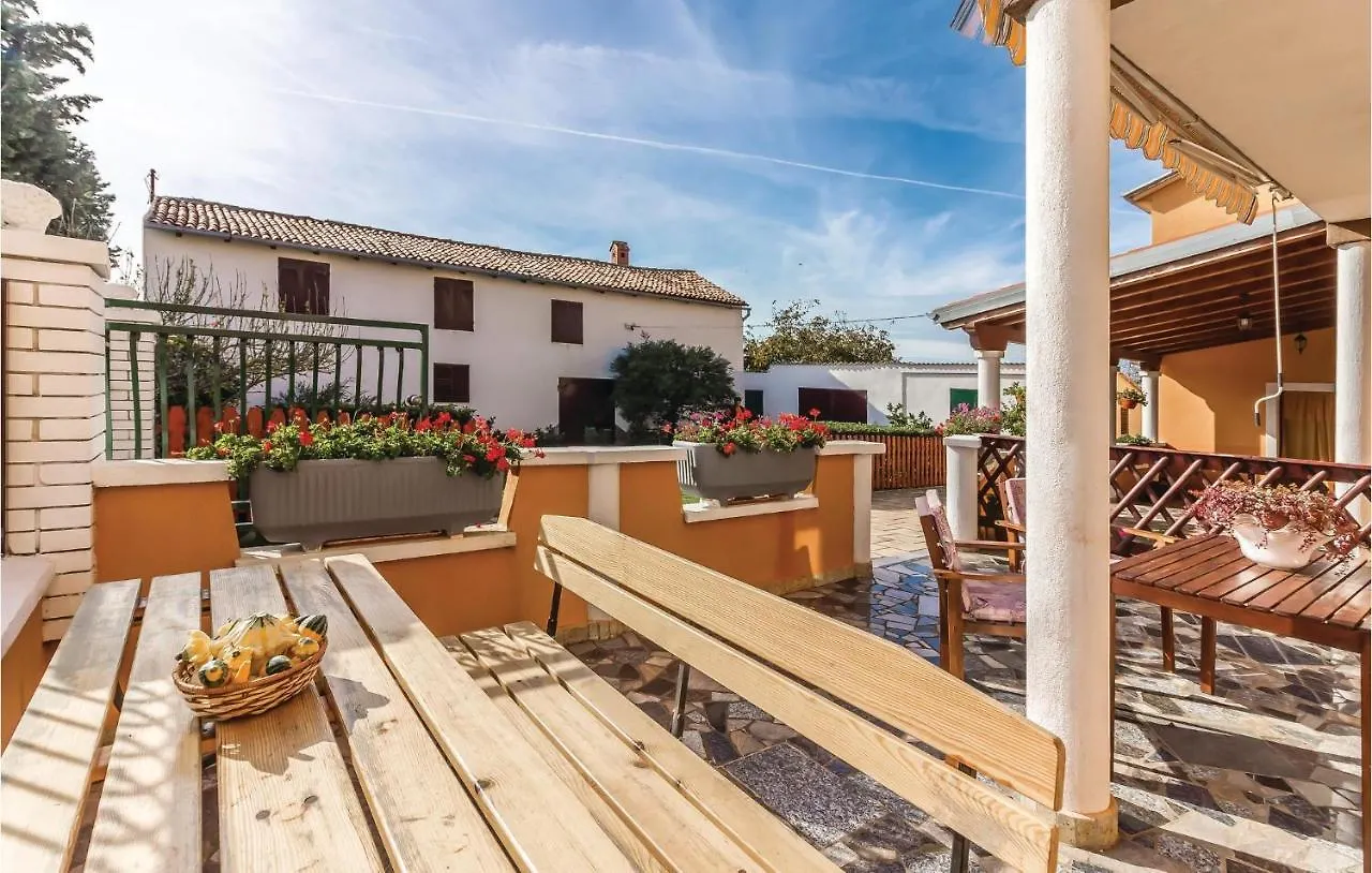 Lovely Apartment In Pula With Wifi Loborika