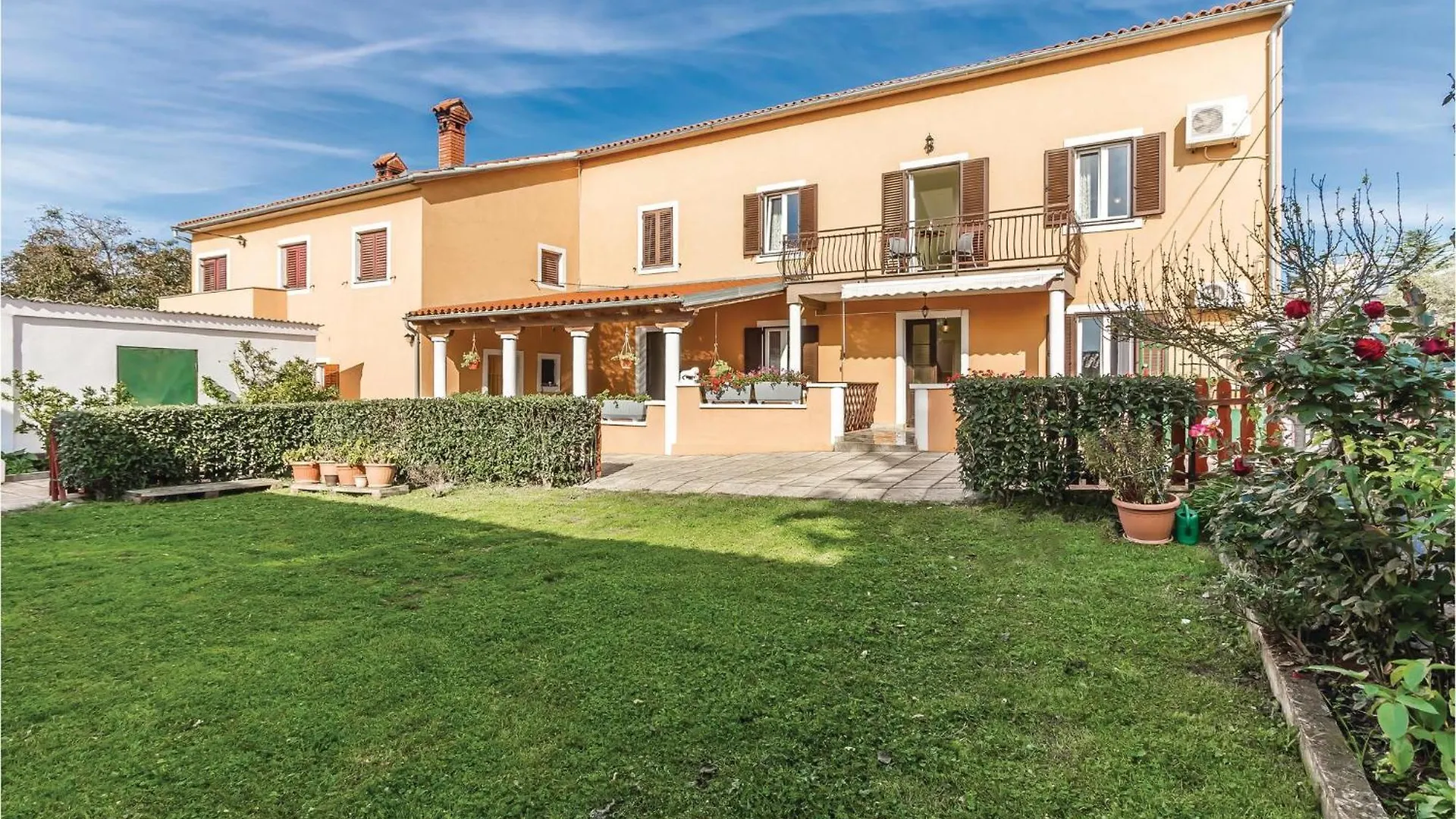 Lovely Apartment In Pula With Wifi Loborika