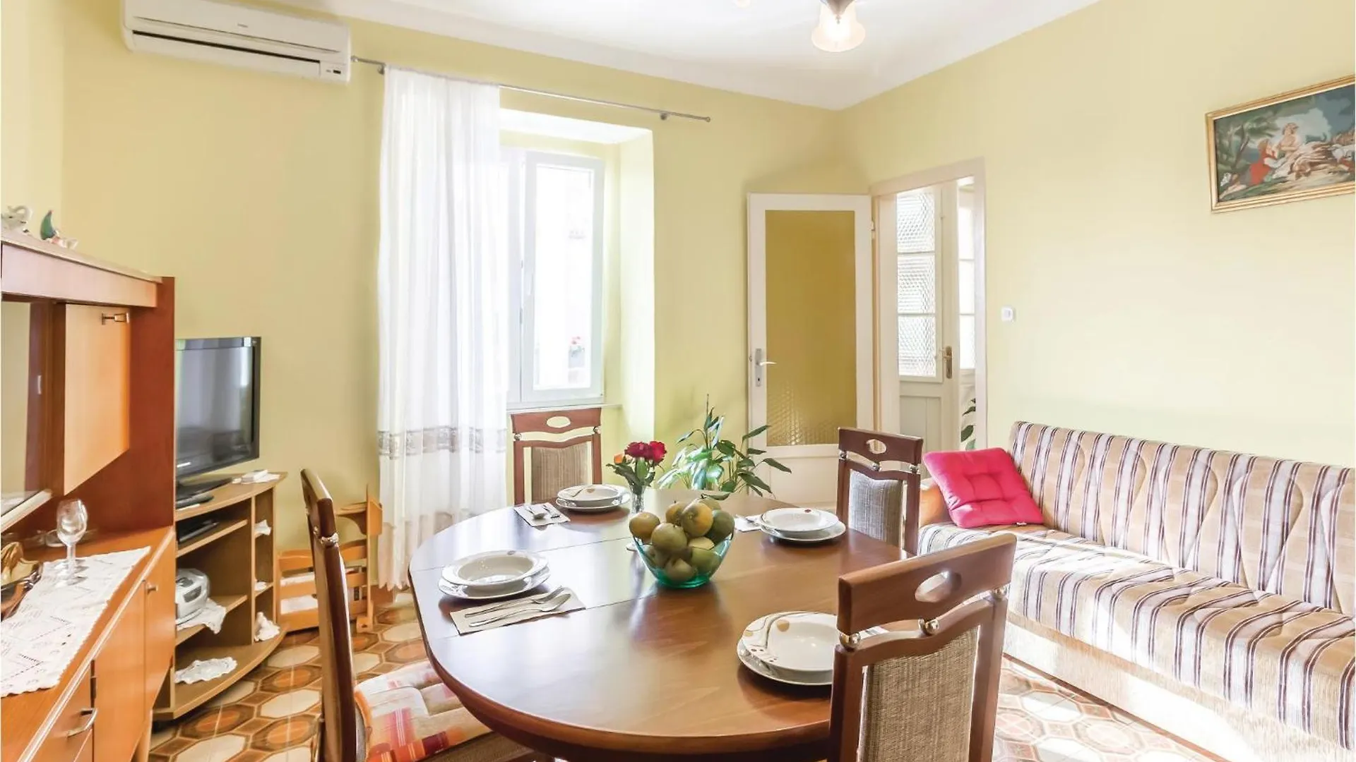 Lovely Apartment In Pula With Wifi Loborika